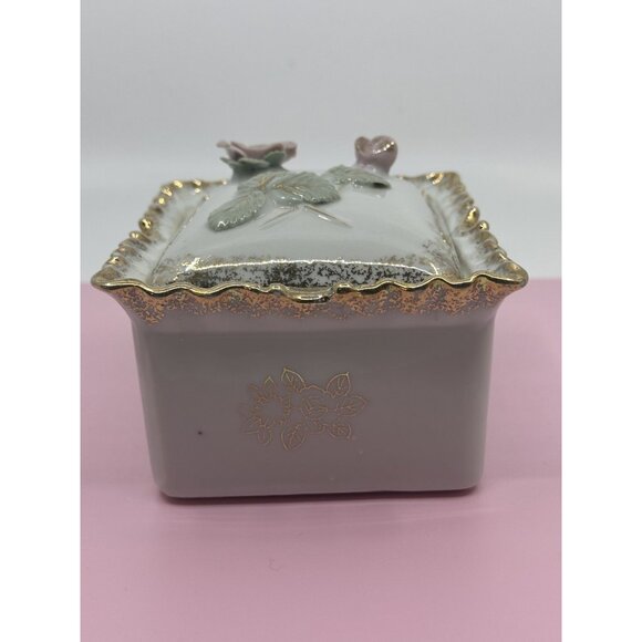 Vtg Porcelain Trinket Box With Hand-Painted Roses & Gold Trim Scalloped Edge Lid - Picture 2 of 11